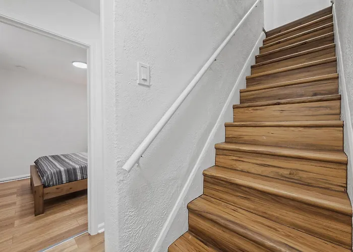 Bloomfield F Stylish Cozy Private Bedroom, Shared Bathroom, With Free Parking Privatunterkunft
