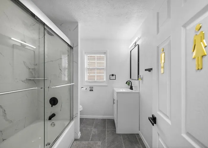 Bloomfield F Stylish Cozy Private Bedroom, Shared Bathroom, With Free Parking * Pittsburgh