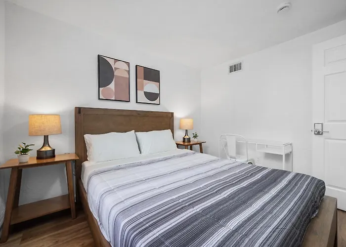 Bloomfield F Stylish Cozy Private Bedroom, Shared Bathroom, With Free Parking * Pittsburgh